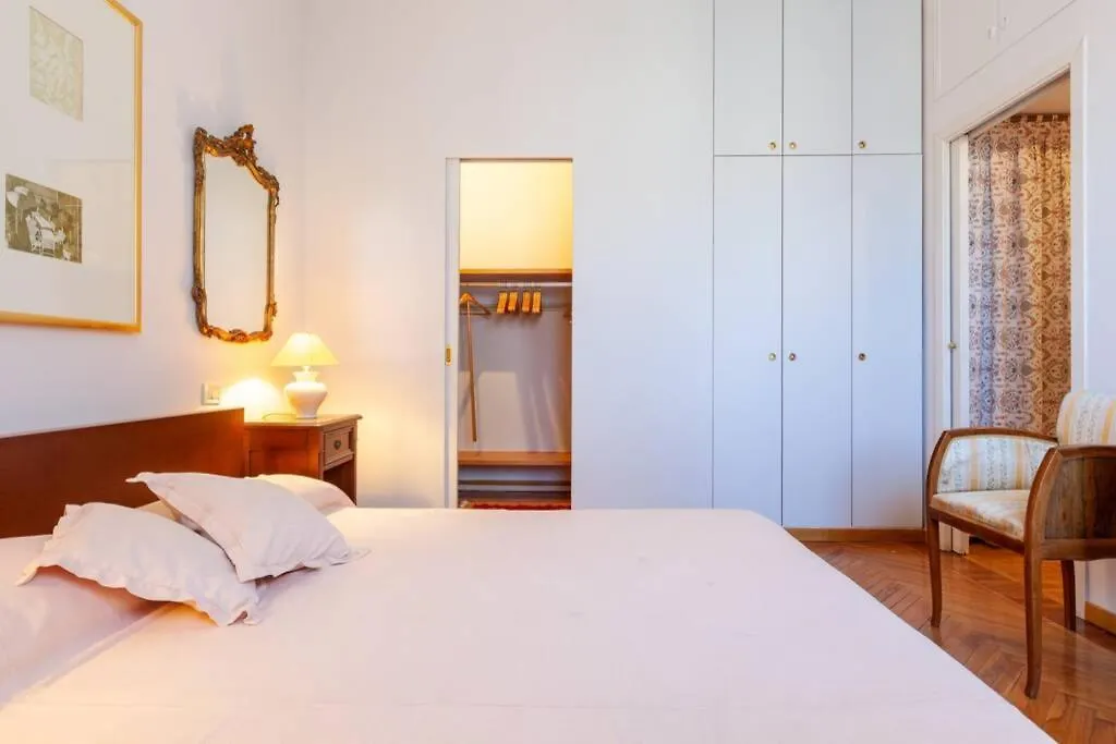 Vittoria Flexyrent Apartment - A.C. - Wi-Fi Milan