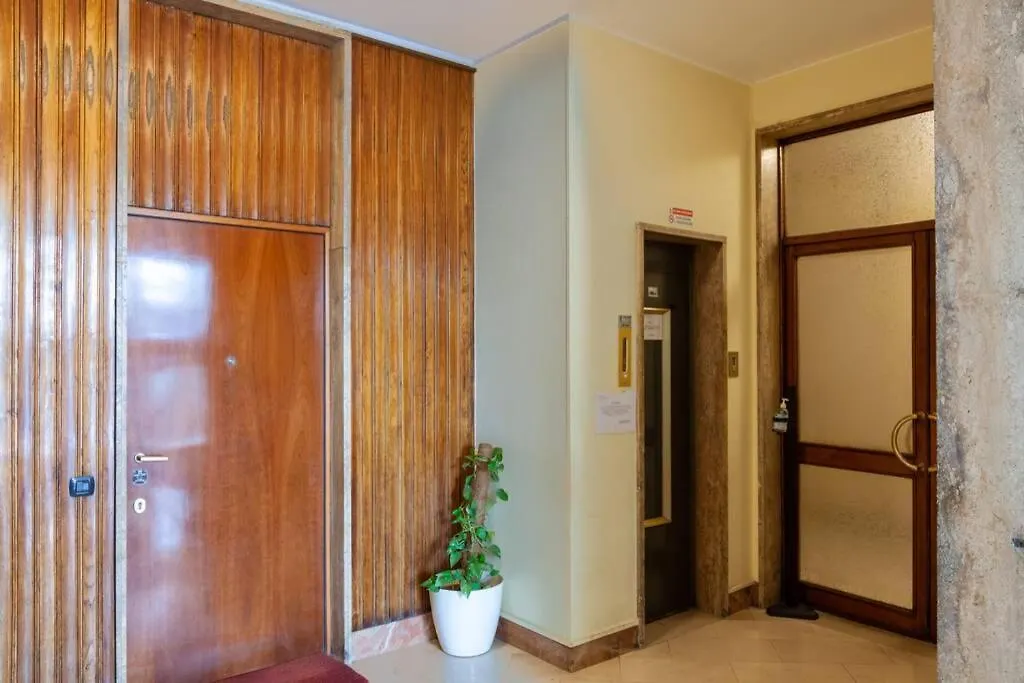 Vittoria Flexyrent Apartment - A.C. - Wi-Fi Milan